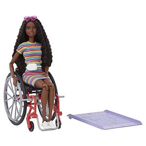 Barbie Fashionista Muñeca afroamericana con silla de ruedas, rampa y accesorios de moda