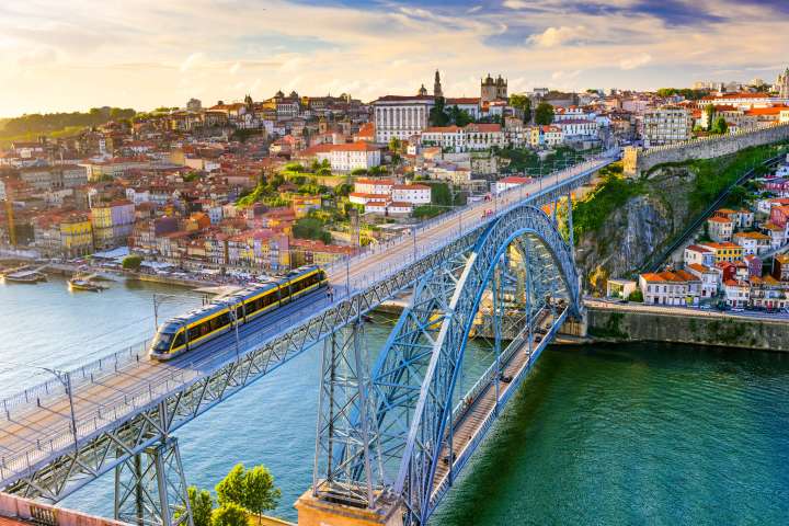 Viaje 5* a Oporto con crucero: vuelos, 2 noches en hotel 5* con desayunos, crucero por el Río Duero y más por 156 euros!PXPm2 hasta Agosto
