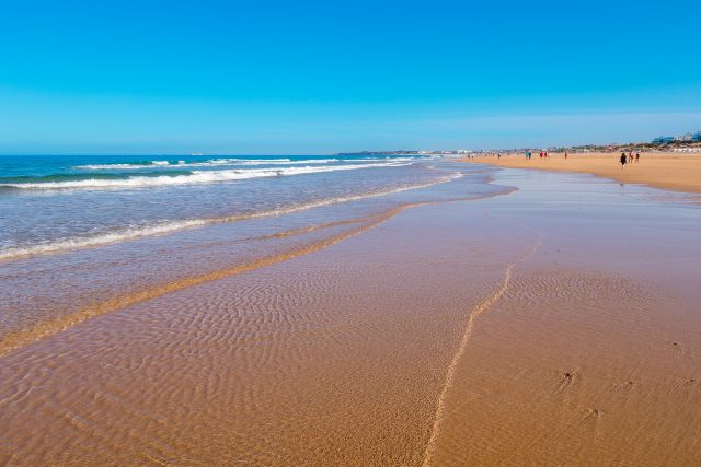Viaje a Conil al mejor precio — disponible desde 43€ - precio minimo Fechas hasta septiembre