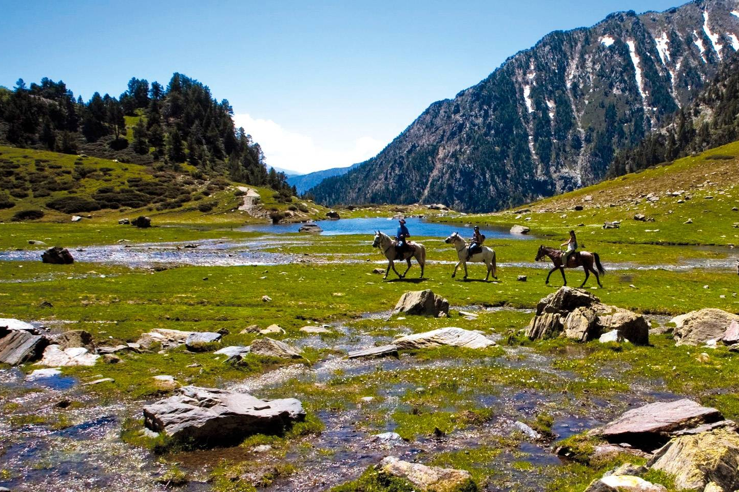 ¡ANDORRA A CABALLO! Hotel 3* con DESAYUNO+RUTA EN CABALLO por el Pirineo Andorrano | Sant Julià de Lòria (jun-sep)