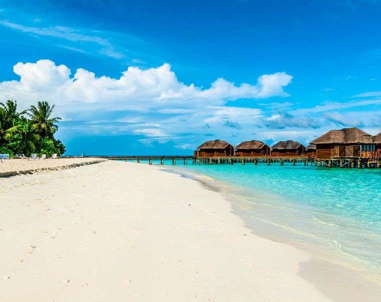 CHOLLO A LAS MALDIVAS Cancelación gratuita 7 noches hotel 4* cerca de la playa con desayunos incl. (Varías fechas verano)(PxPm2)