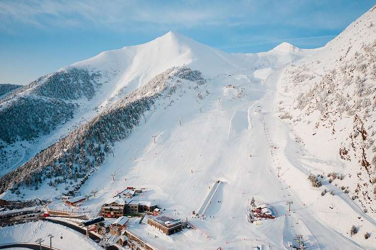 ESQUÍ en NAVIDAD Hotel 3*+ Desayuno+ Forfait Pal Arinsal Vallnord+ Material de Esquí o Snowboard
