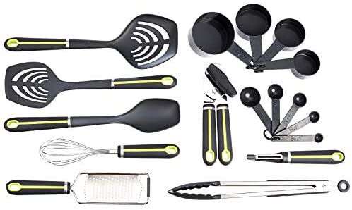 Amazon Basics - Set de 17 utensilios de cocina con mango suave, de color verde y gris