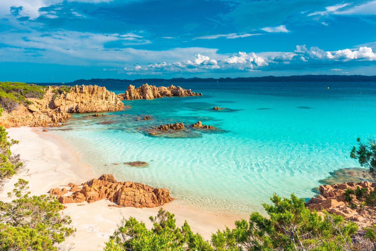 La Maddalena: ¡El Caribe de Europa!. Viaje a las islas paradisíacas de Italia con VUELOS, 2 NOCHES de HOTEL y COCHE de alquiler (sep-oct)