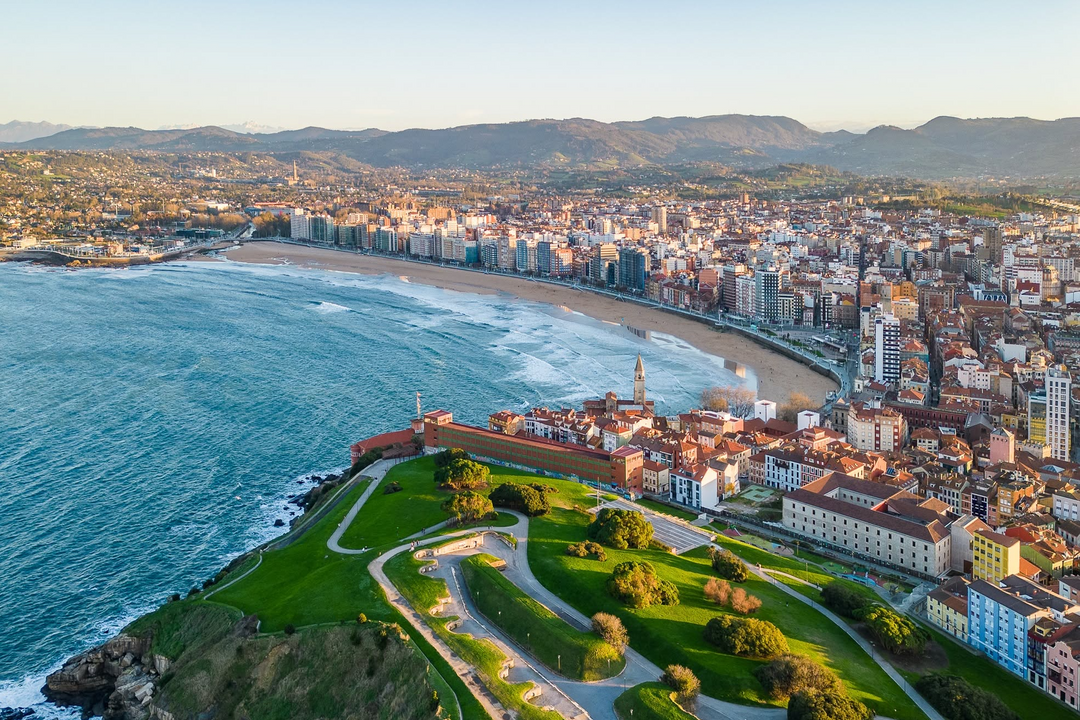 GIJÓN ¡Una de las ciudades más bonitas de ASTURIAS! HOTEL 3* céntrico con DESAYUNO+Free TOUR (nov-dic)