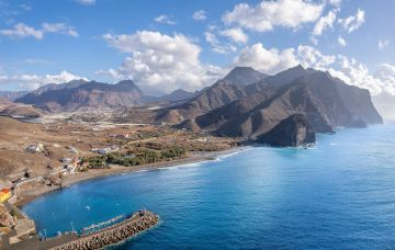 Gran Canaria en familia o con amigos Viaje para grupos con vuelos + 3 a 7 noches de hotel con vistas al mar en Taurito Desde 119€ pp