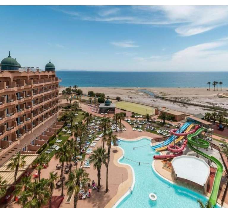 Puente de mayo en Roquetas Almería: 3 noches en hotel 4* frente al mar + Desayunos + Cancela gratis y paga en Hotel por solo 77€ (PxPm2)