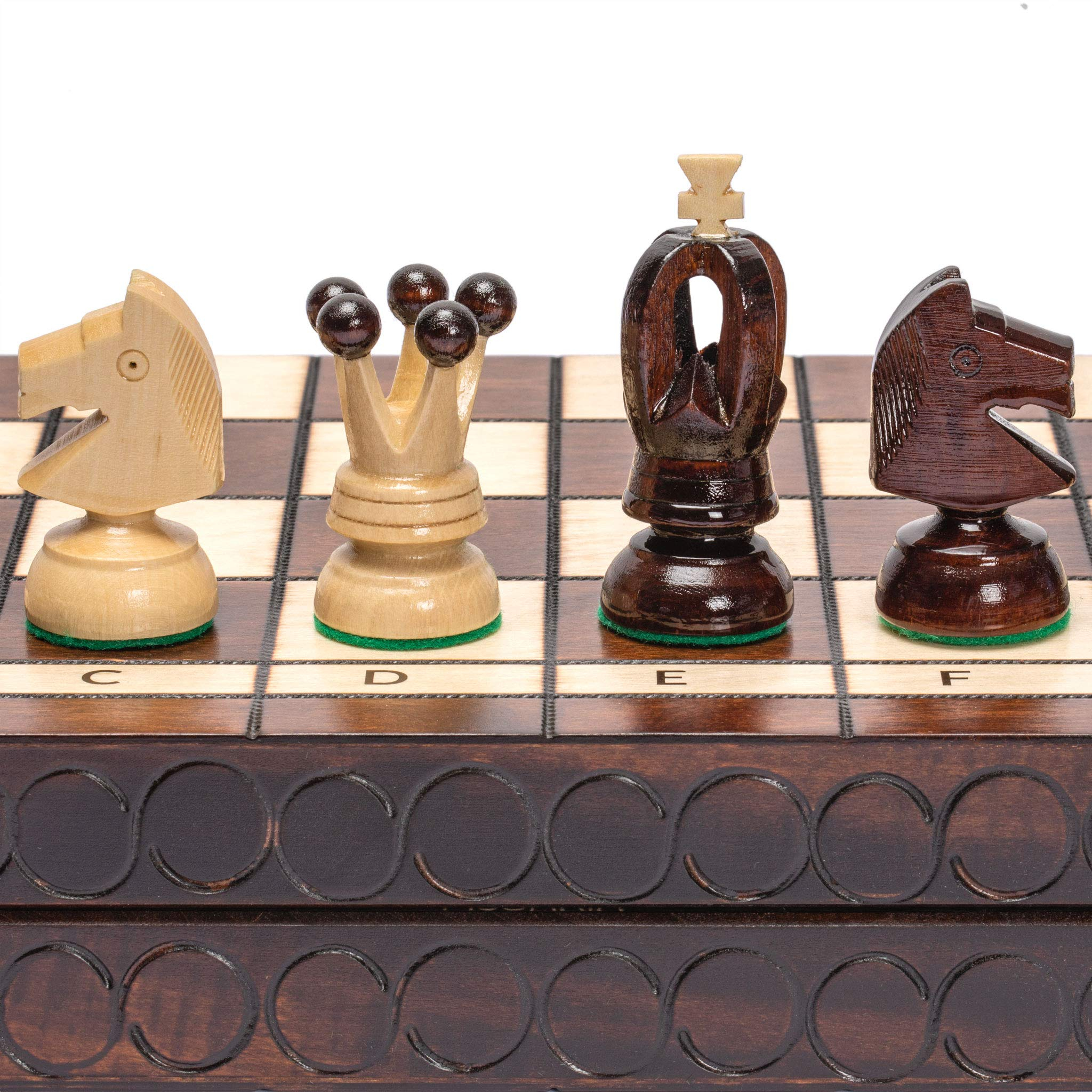 Ajedrez. Set grande con piezas de sicómoro y tablero pirograbado, 45 x 43,4 x 2,7 cm. Hecho a mano en Polonia.
