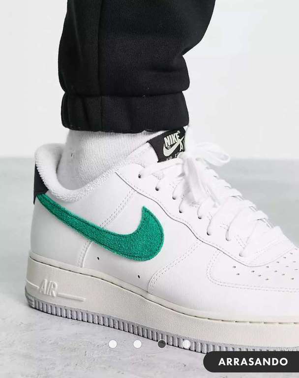 Air Force 1 '07 blancas y verdes de Nike