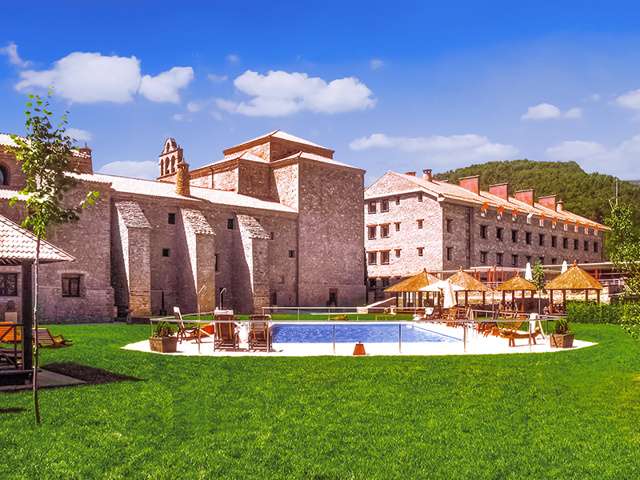 1 noche con spa en Barceló Monasterio de Boltaña (Huesca) de 5* para dos personas con desayuno [Smartbox - úsala en 39 meses]