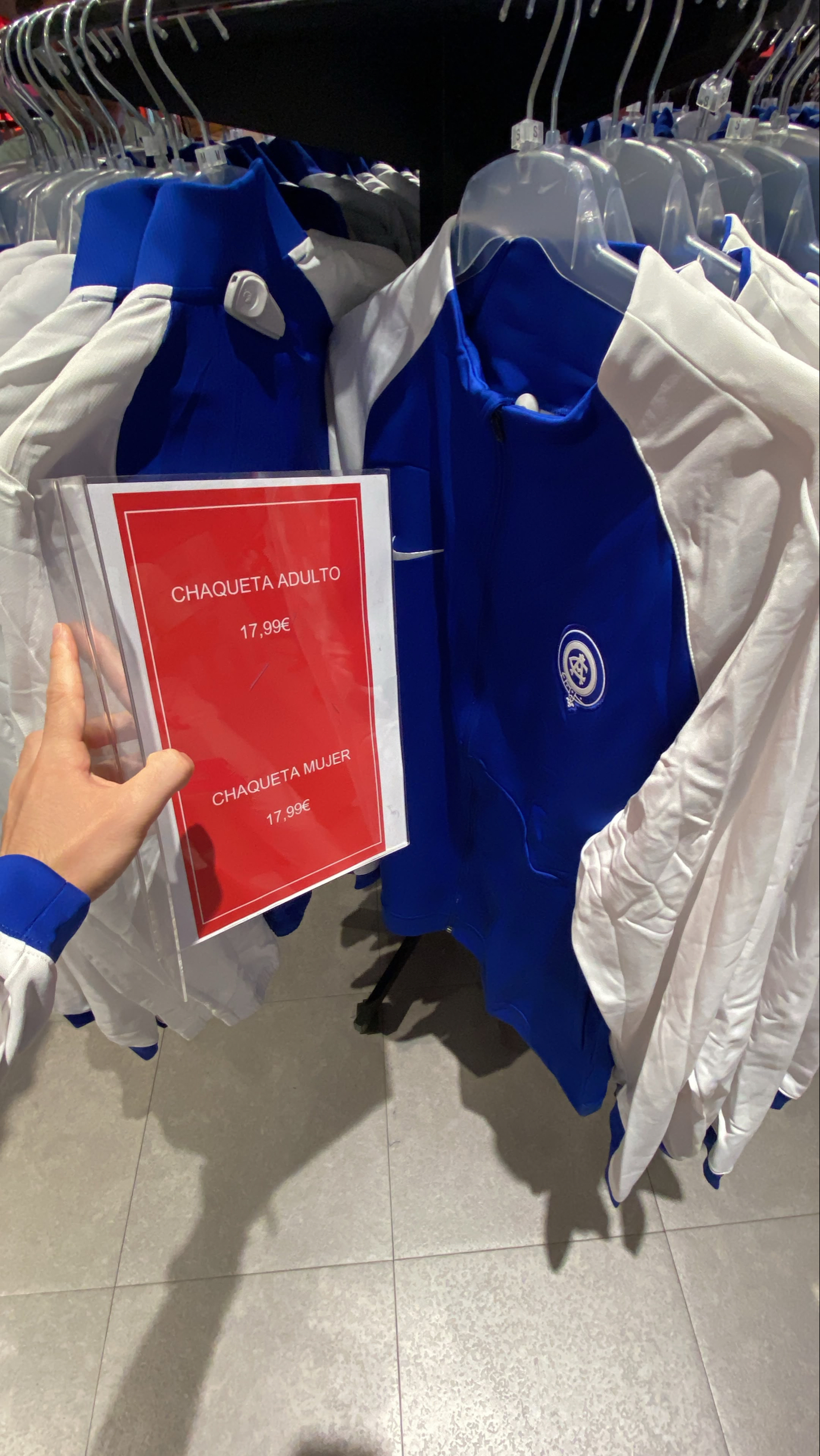 Chaqueta atlético de Madrid centenario (Tienda Getafe The Style Outlets)