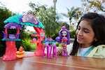Enchantimals Ocean Kingdom Cafetería submarina de Martina Mermaid Muñeca con tienda de juguete, mascotas y accesorios