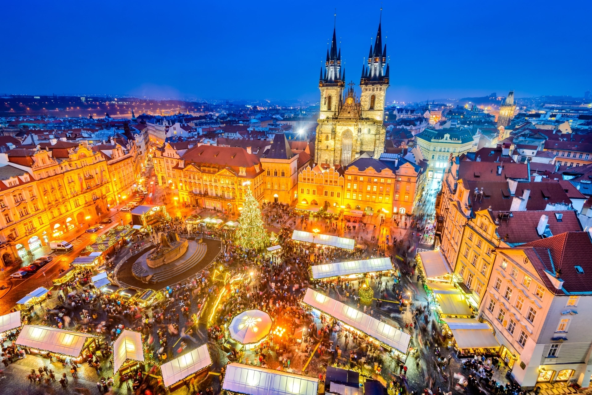 Mercados navideños en PRAGA: 3 noches, hotel 4* con desayunos y vuelos desde 196€ p.p.