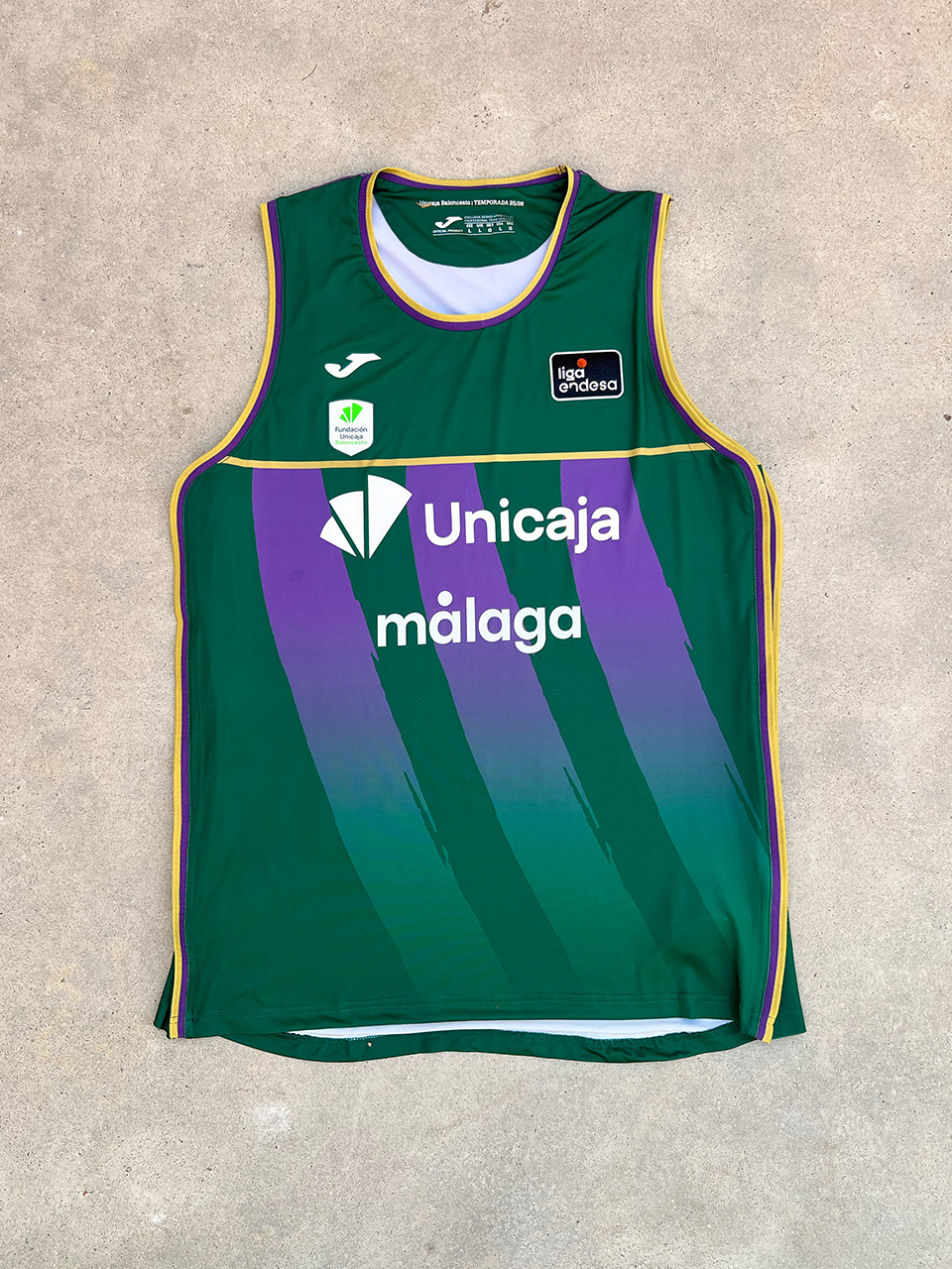 Camiseta baloncesto unicaja Málaga