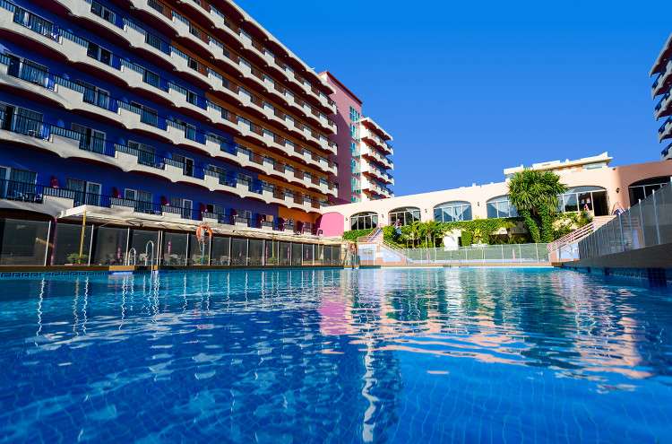 3 noches en Fuengirola: Hotel 4* con Pensión completa en Julio 268€ / persona (niño gratis)