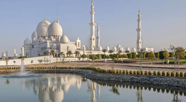 3 emiratos:Dubai, Abu Dhabi ySharjah.6 días con vuelos+hoteles con desayuno+traslados+tours+guía+safari+tasas por 958 euros!hasta Septiembre