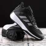 Zapatillas adidas Own The Game 3 Hombre (Negro/Blanco, Talla 43 1/3, 44 2/3, 46, 46 2/3 y 47 1/3)