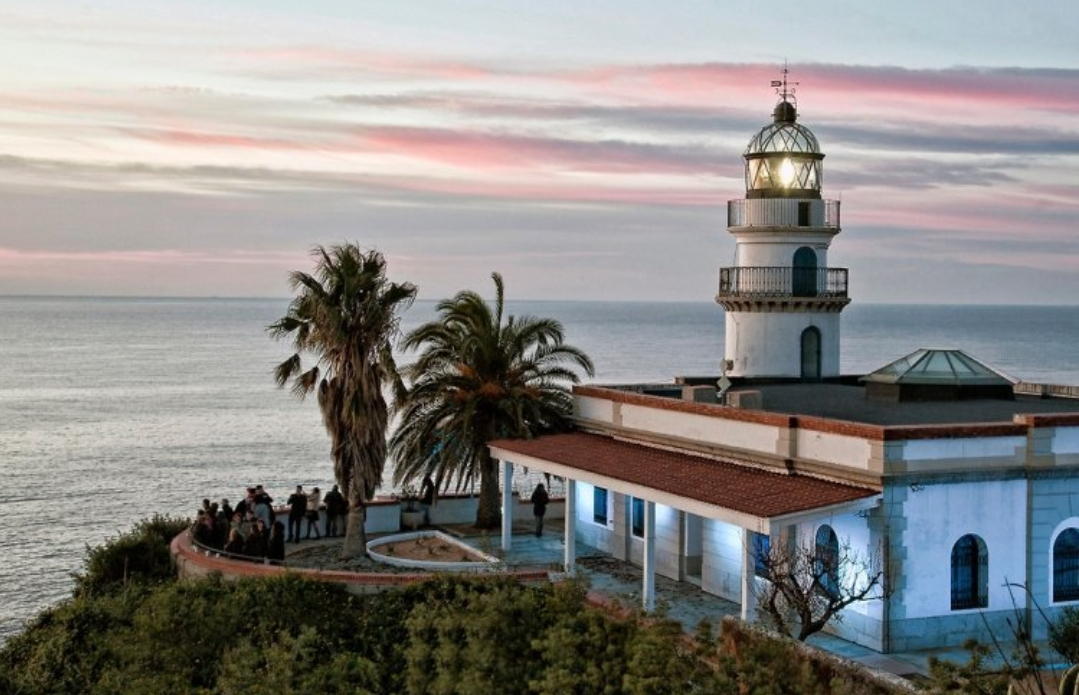 CALELLA, Hotel 3* con desayuno y cena, céntrico. Cerca playa y estación. Desde 38€ p.p. mín 2. Finales de Sep. y Octubre