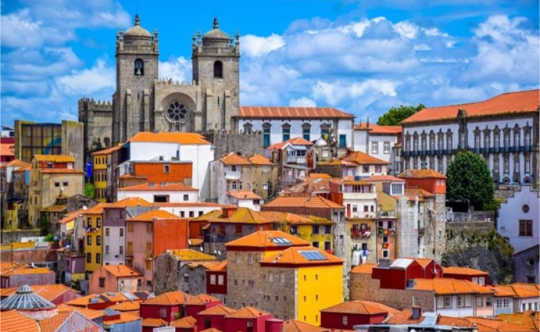 ¡Escapada de lujo a Oporto! 2 noches en Hotel 5* (Crowne Plaza) + Desayuno + Cata de vinos + Crucero por solo 135€/pers.