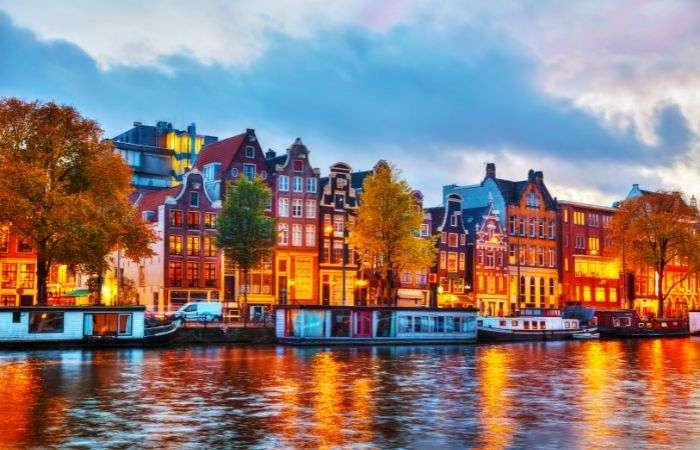 Amsterdam 4 Noches Hotel 3* + Vuelos directos por solo 184€ (PxPm2)
