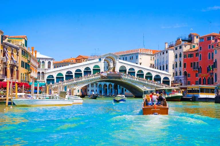 Fin de Semana en Venecia: Vuelos + 2 noches 3* sobre el canal por 111 euros