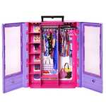 Barbie Fashionista Armario portátil para ropa de muñeca, incluye 3 looks completos, 6 perchas y muñeca, juguete +3 años