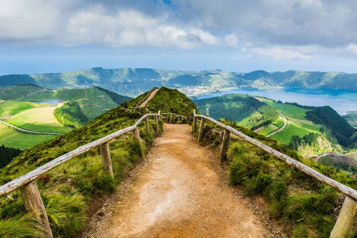 Ruta de 7 días por las Azores Ruta por la isla San Miguel con vuelos, hotel, coche de alquiler y seguro por 498 euros! PxPm2 todo el año