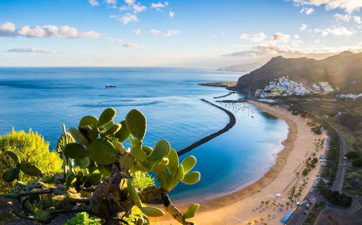 Viaje de 3 noches a Tenerife Vuelos + 3 a 7 noches en aparthotel en Puerto de la Cruz ¡Hasta junio! por 120 euros! PxPm2
