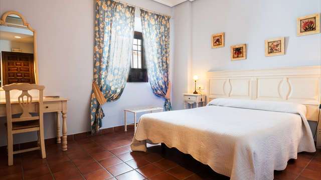 Escapada a Jaén: hotel 3* + desayunos + 1 cena + copa vino 79€ 2 personas/noche (de agosto a diciembre)