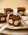 Lindt Nuxor Bolsa de Bombones chocolate con leche con avellanas, avellanas tostadas enteras, individualmente envueltos, formato de 700 gr