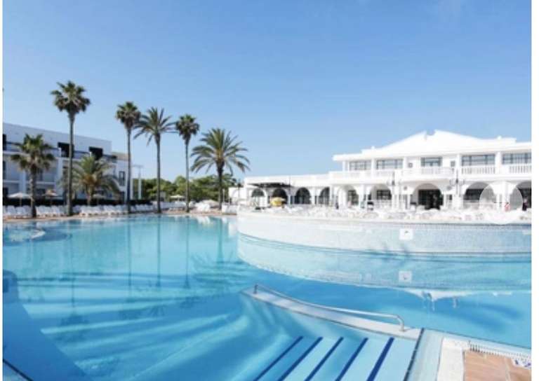 Menorca !Media Pensión! 7 noches hotel 3 * con MP cerca del mar y vuelos incluidos por solo 279€ (PxPm2) [del 03/05 al 10/05]