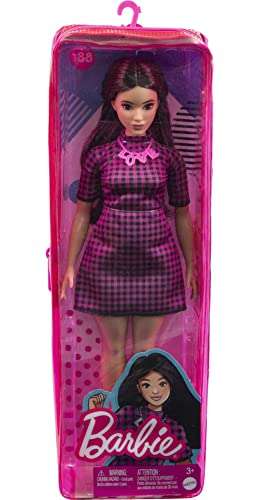 Barbie Fashionista Vestido rosa a cuadros Muñeca curvy con pelo moreno y collar, juguete a la moda +3 años (Mattel HBV20)