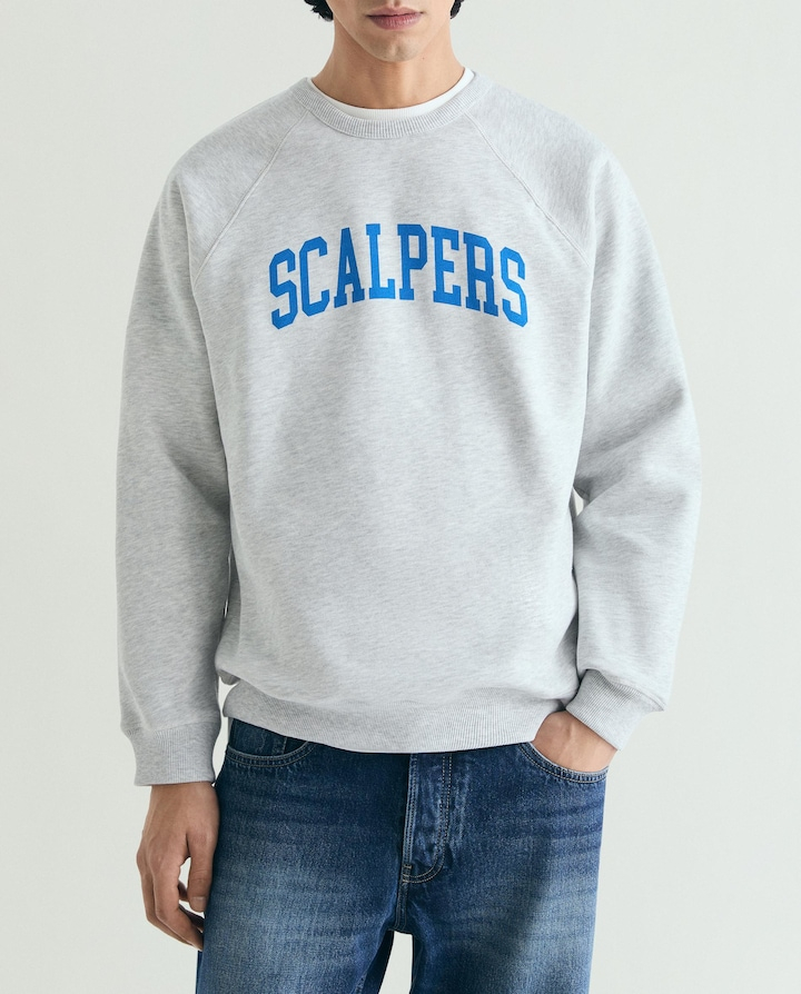 Sudadera de hombre con cuello redondo y logo frontal - Scalpers - Gris claro. Talla XS y L disponibles.