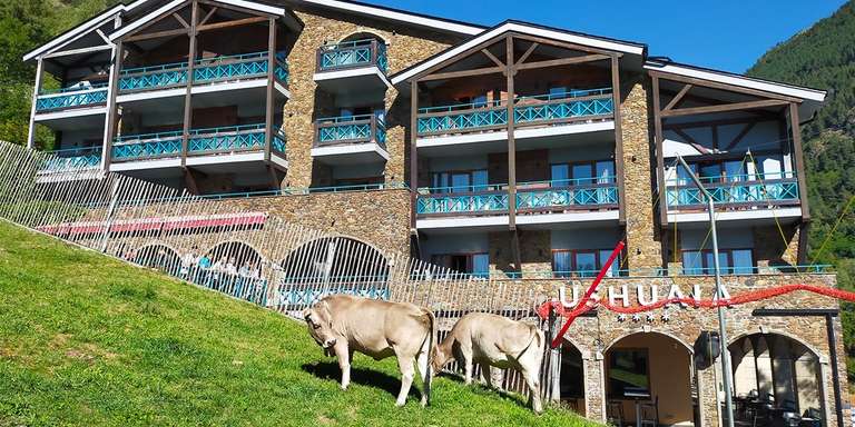 Andorra > Alojamiento para 2 + desayuno + spa y gimnasio + ruta guiada montaña desde 115€ en julio / 155€ en agosto