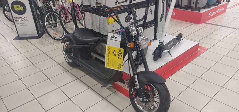 Citycoco Plus GTT (motocicleta eléctrica) en el Carrefour de Puerta de Alicante