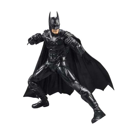 McFarlane DC Escultura de Batman, Figura articulada de 18 cm con peana y accesorios para el traje, diseño auténtico, para coleccionistas