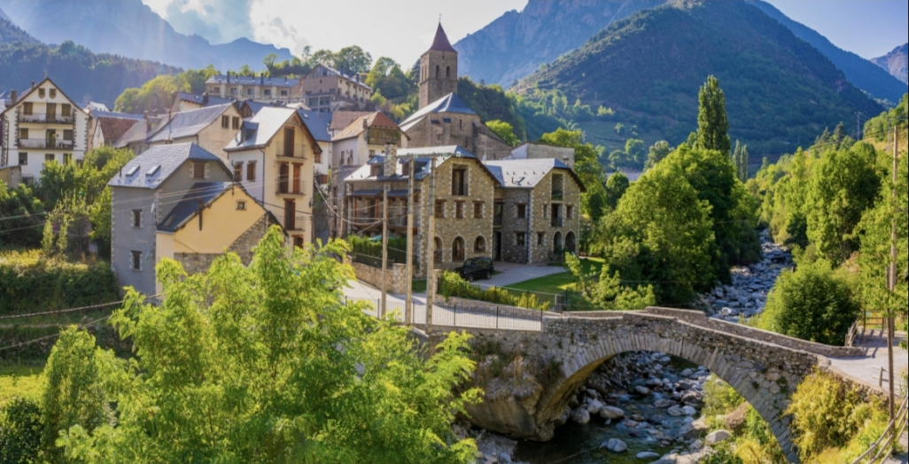 Pirineo Aragonés hotel 4* Con desayuno. /Octubre y septiembre
