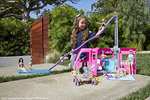 Barbie Supercaravana Dreamcamper 2022 Coche para muñecas con tobogán y accesorios de juguete