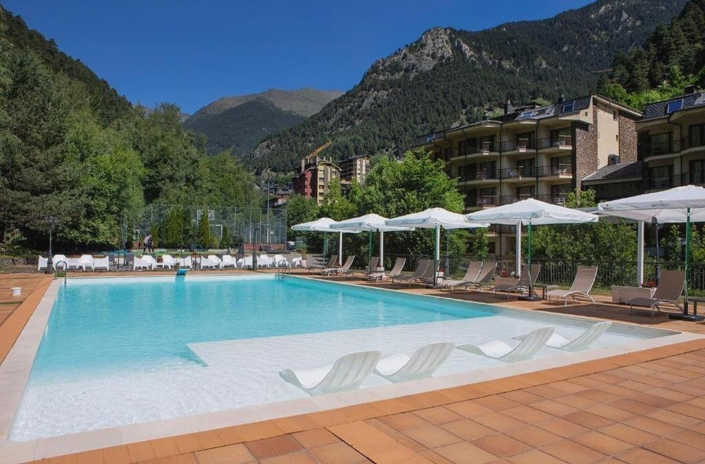 ARINSAL en HOTEL 4*+MEDIA PENSIÓN+PISCINA+EXCURSIÓN+NIÑOS 50% desde 41€ (jul,sep y oct, lo más económico)