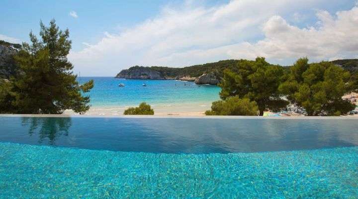 Viaje de LUJO a Menorca + 2 a 7 noches en hotel 5* ¡a pie de playa y con piscina infinita! Fechas hasta junio por 122 euros PxPm2