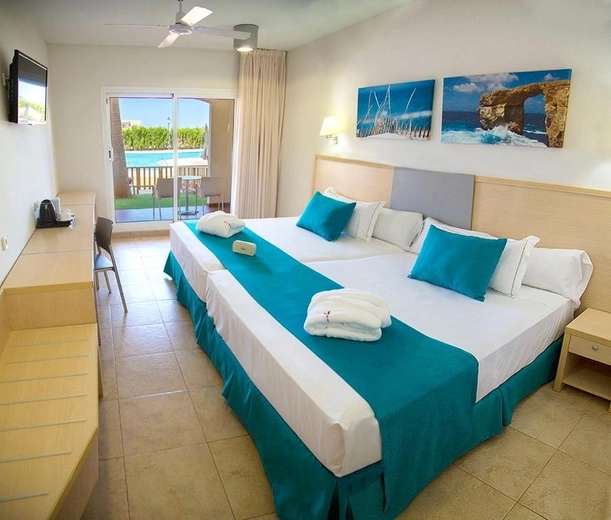 Media Pensión hotel 4* junto al Cabo de Gata Retamar: Precio por noche con NIÑO GRATIS ¡Y descuentos especiales! por 33 euros PxPm2