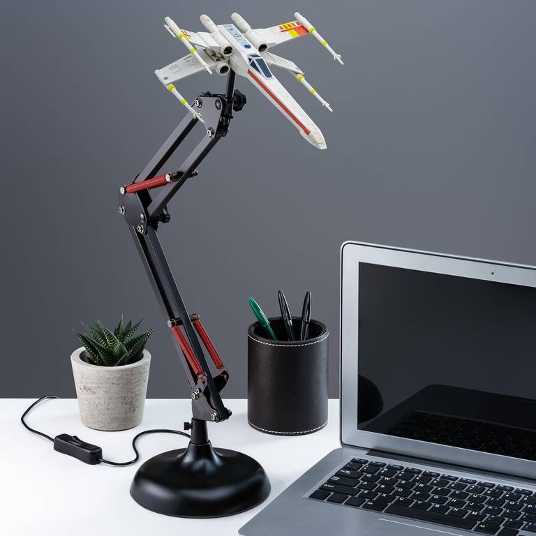 Lámpara flexo Star Wars X-Wing / Halcón Milenario 46,49€ / Batman Batwing 45,37€ / Reacondicionados desde 40€