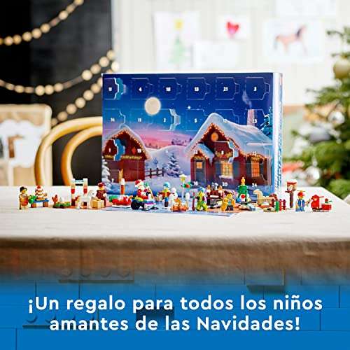 LEGO 60352 City Calendario de Adviento 2022 Serie de Televisión Aventuras en la Ciudad, Figura de Papá Noel, Mini Construcciones para Niños