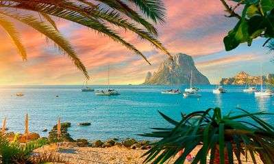 ¡Ibiza en media pensión con ferry! (Hasta Septiembre)