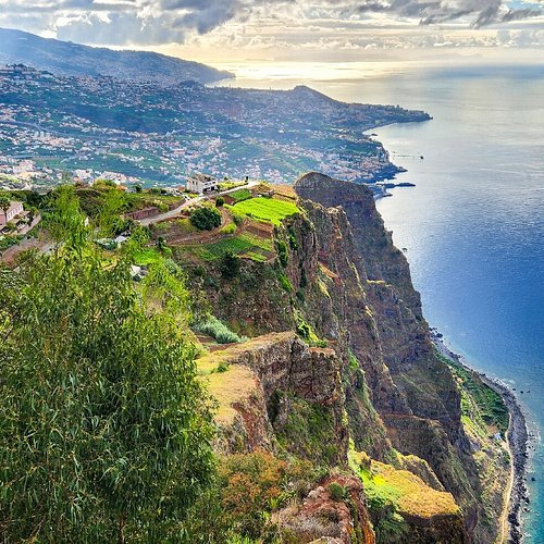 MADEIRA! Vuelos ida y vuelta en Septiembre. Salida desde Oporto. Buena oportunidad para los Gallegos.