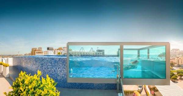 ¡Escapada a la Costa de Azahar! Noche del 19 al 20 mayo en hotel Spa 4* con piscina suspendida en el aire sólo 42.50€/persona